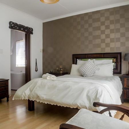 Seroloana Guest House รัสเทนเบิร์ก ภายนอก รูปภาพ